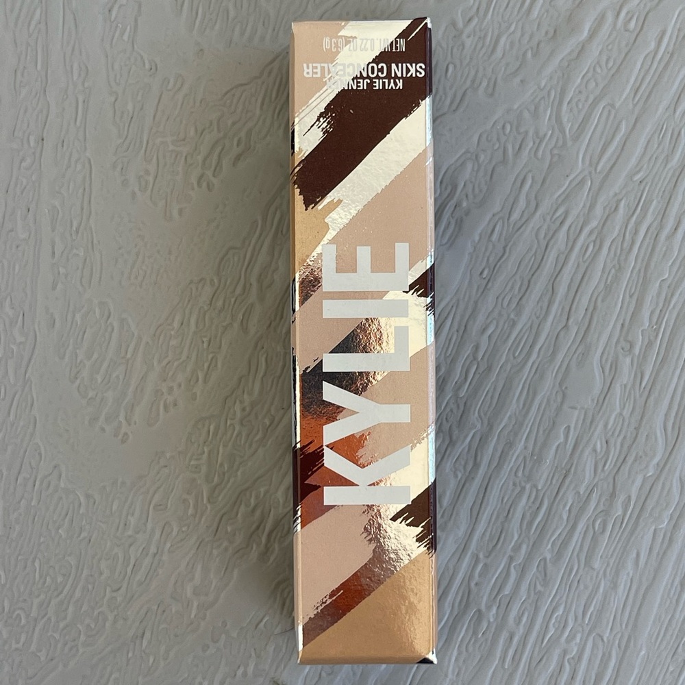 Kylie Jenner skin concealer BIRCH color